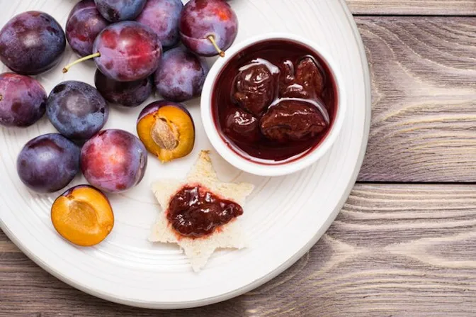 Przepisy na śliwki, które sprawią, że zakochasz się w tym owocu pestkowym